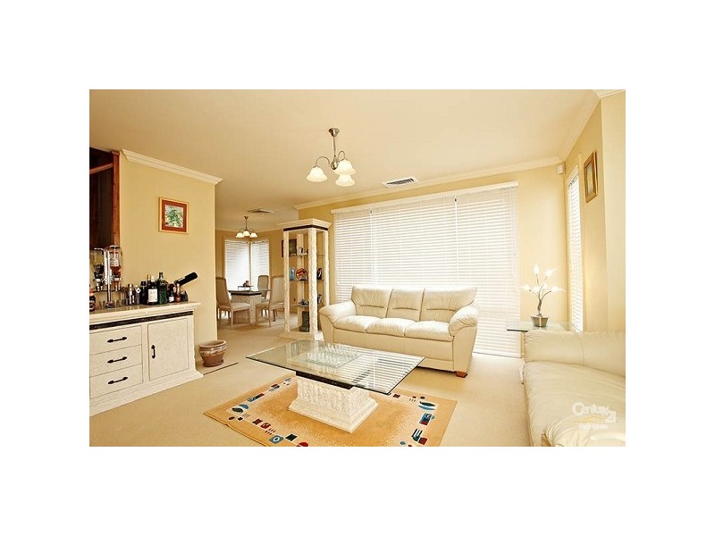 25 Sarah Jane Ave, Beaumont Hills NSW 2155