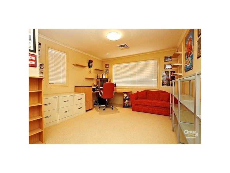 25 Sarah Jane Ave, Beaumont Hills NSW 2155