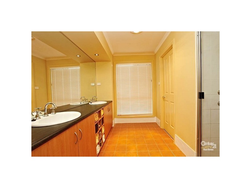 25 Sarah Jane Ave, Beaumont Hills NSW 2155