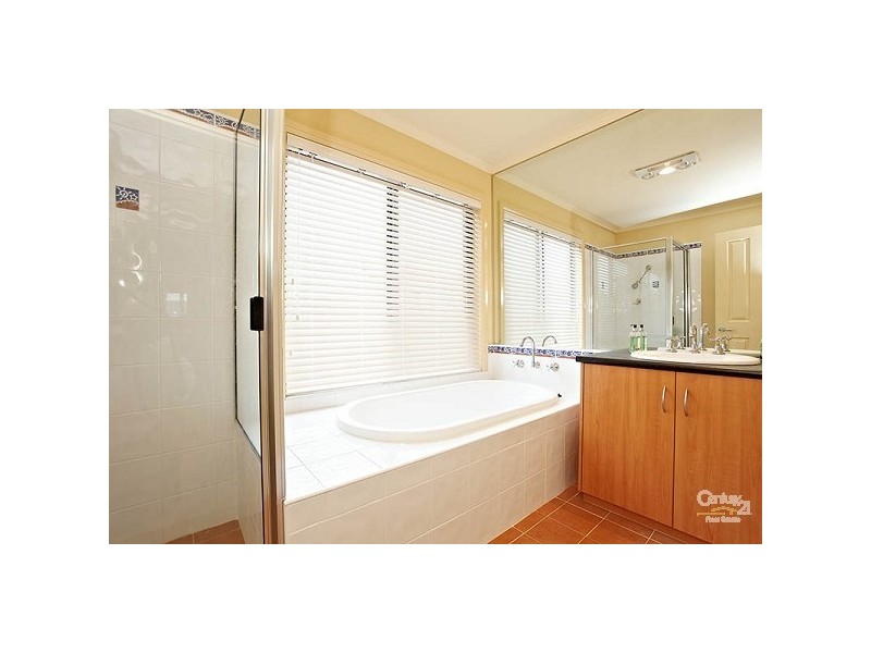 25 Sarah Jane Ave, Beaumont Hills NSW 2155