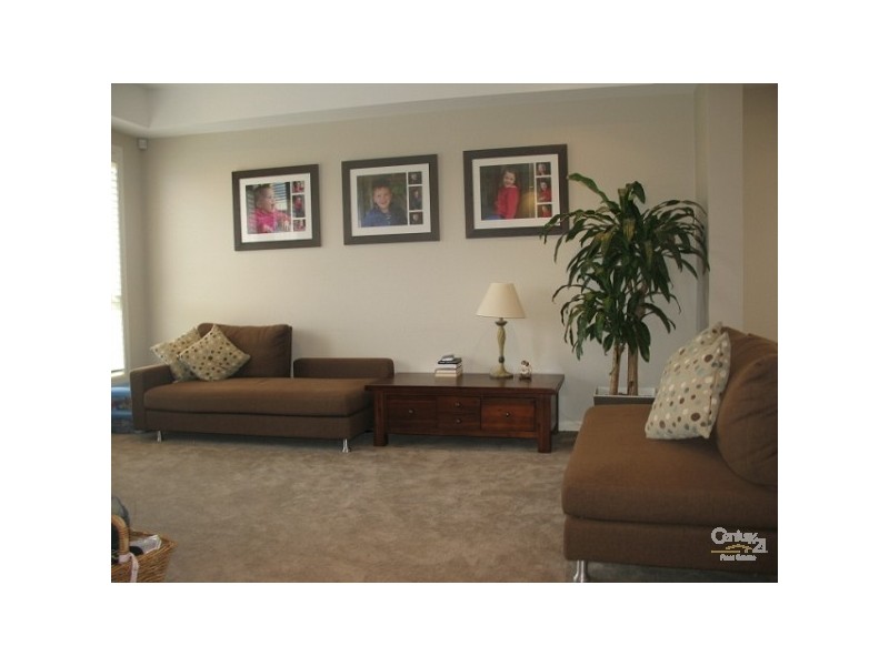 8 Chessington Place, Beaumont Hills NSW 2155