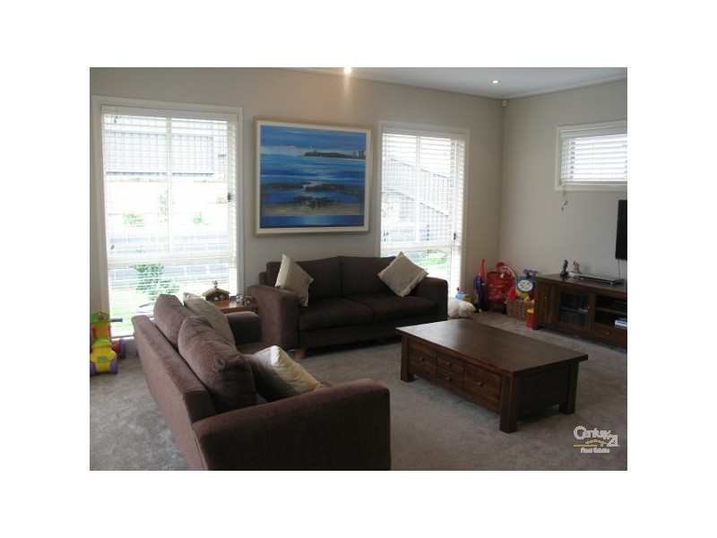 8 Chessington Place, Beaumont Hills NSW 2155