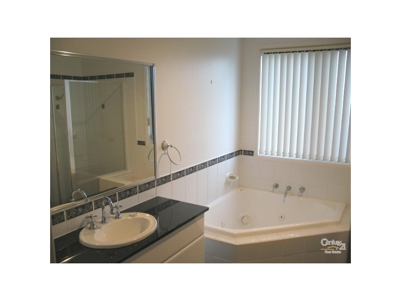 32 Drysdale Cct, Beaumont Hills NSW 2155