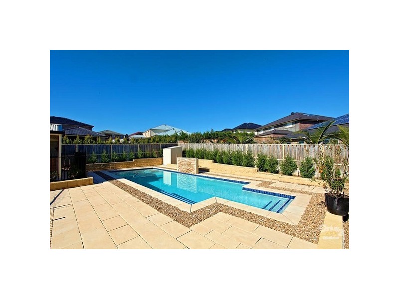 8 Henfield Street, Stanhope Gardens NSW 2768