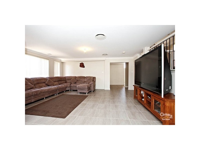 8 Henfield Street, Stanhope Gardens NSW 2768