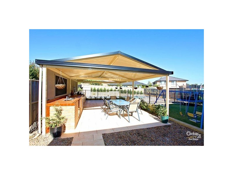 8 Henfield Street, Stanhope Gardens NSW 2768