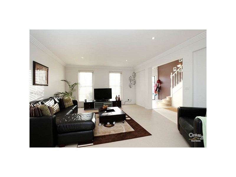 8 Valis Rd, Glenwood NSW 2768