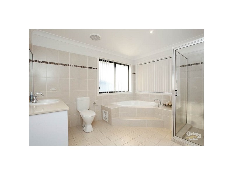 8 Valis Rd, Glenwood NSW 2768