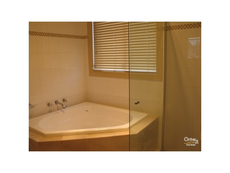 1 St Paul Ave, Castle Hill NSW 2154