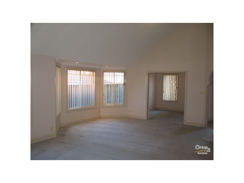 16 Tellicherry Cct, Beaumont Hills NSW 2155