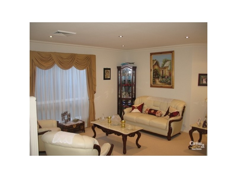 12 Lightwood Way, Beaumont Hills NSW 2155