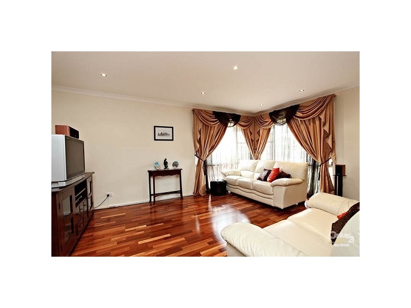 21 Honeyeater Cres, Beaumont Hills NSW 2155