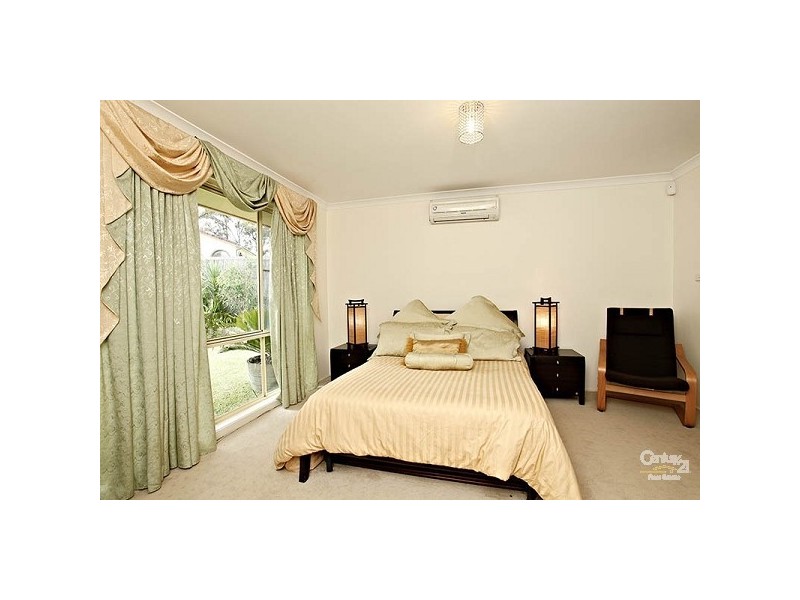 21 Honeyeater Cres, Beaumont Hills NSW 2155