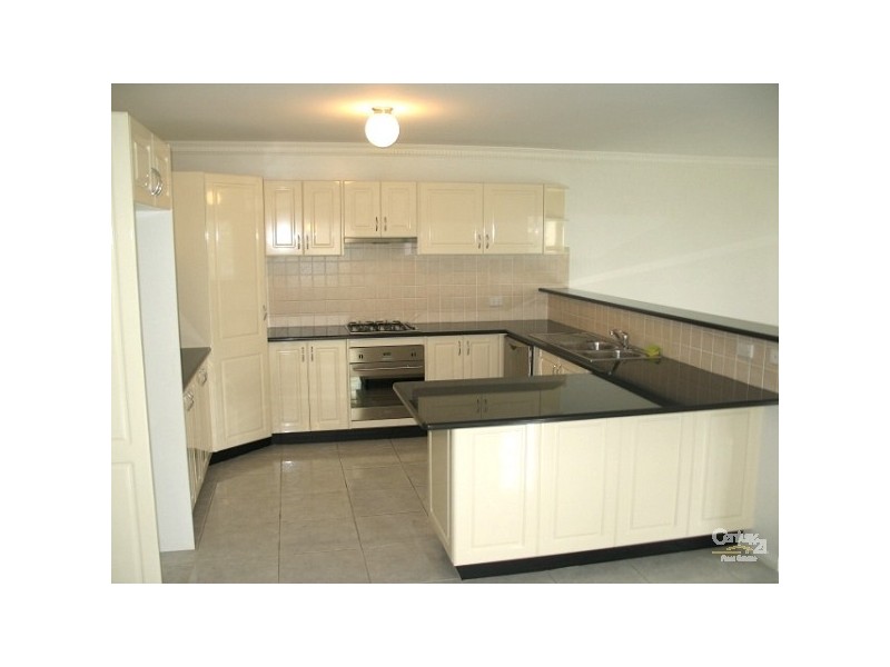 10 Townsend Cct, Beaumont Hills NSW 2155