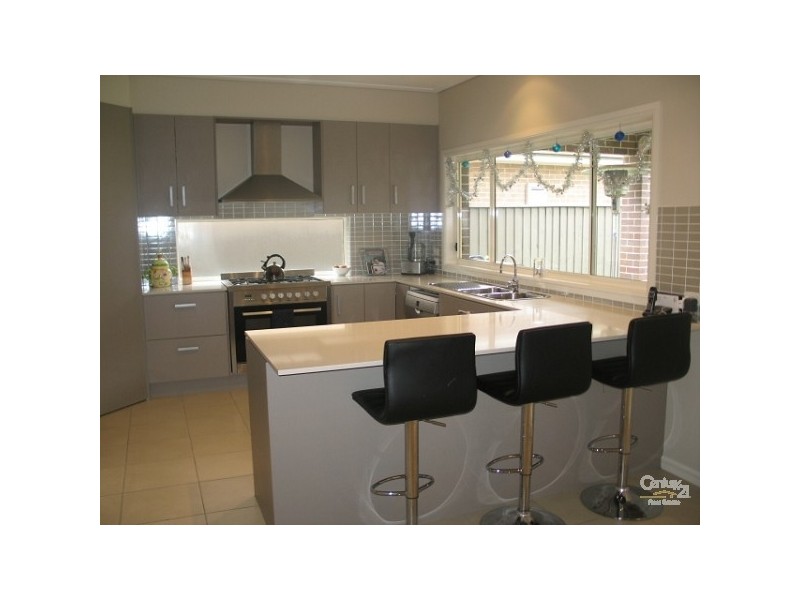 8 Chessington Tce, Beaumont Hills NSW 2155