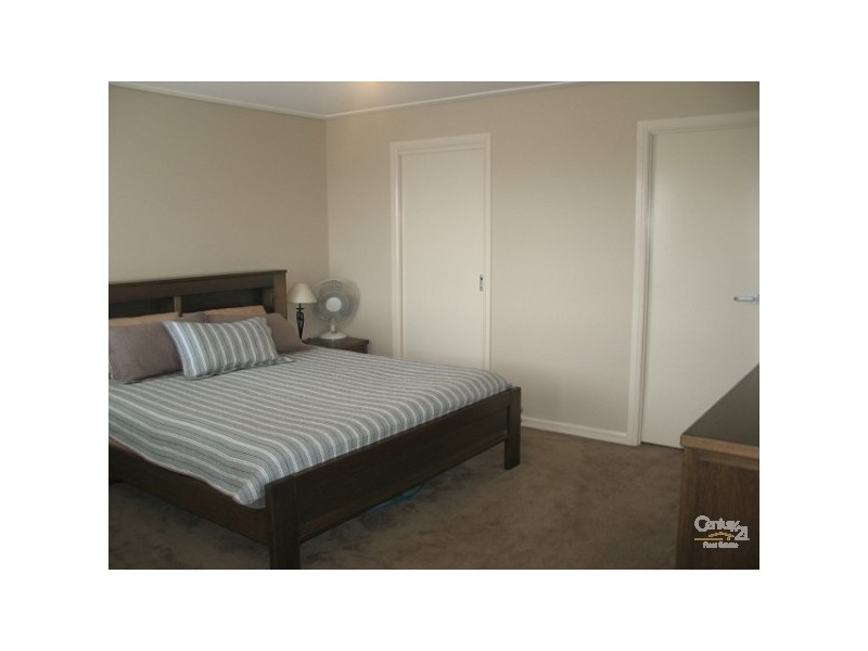 8 Chessington Tce, Beaumont Hills NSW 2155