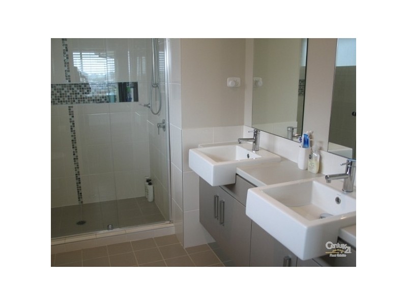 8 Chessington Tce, Beaumont Hills NSW 2155