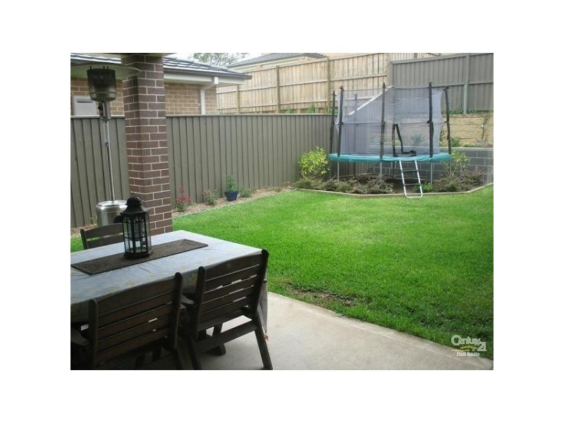 8 Chessington Tce, Beaumont Hills NSW 2155