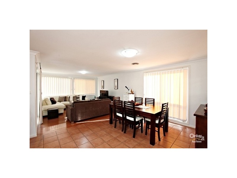 17 Aberdour Ave, Rouse Hill NSW 2155