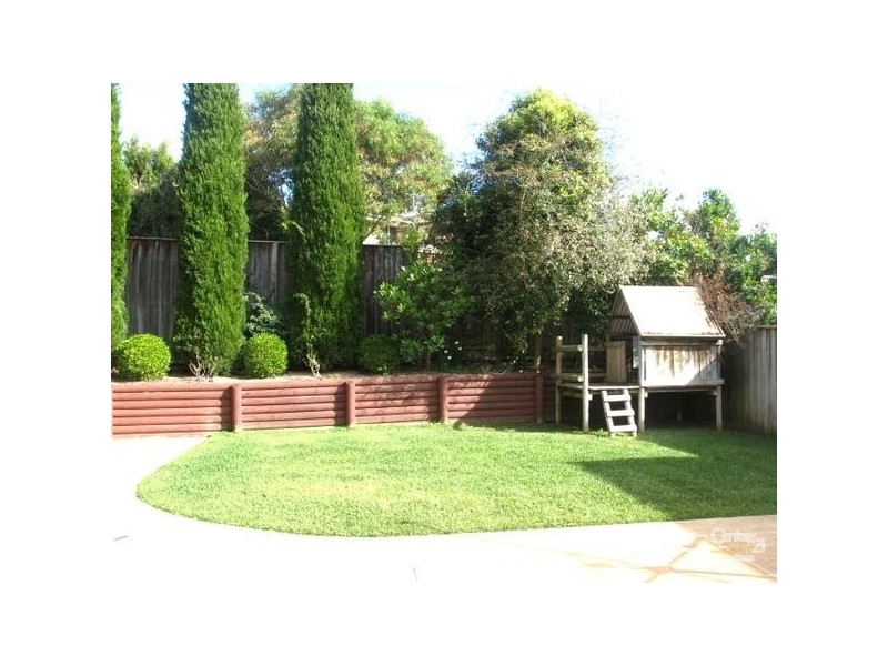 4 Balfour Ave, Beaumont Hills NSW 2155