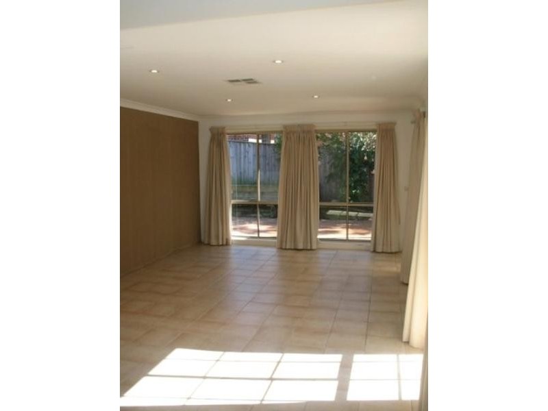 6 Brampton Drive, Beaumont Hills NSW 2155