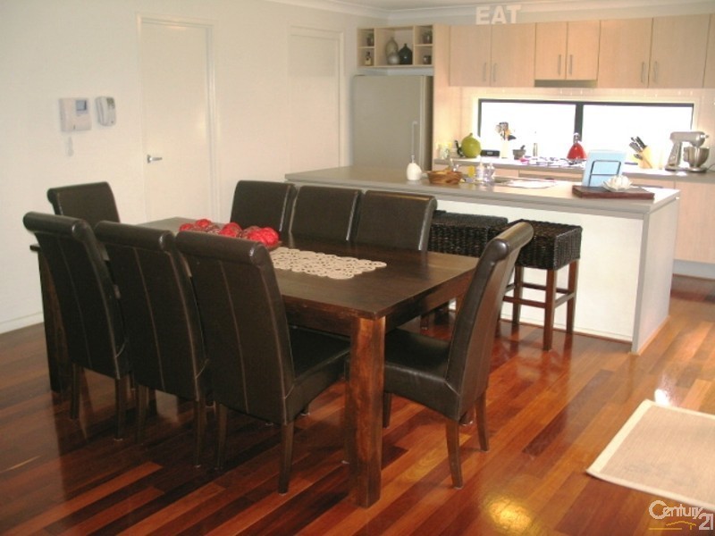 70 Tree Top Cct, Quakers Hill NSW 2763