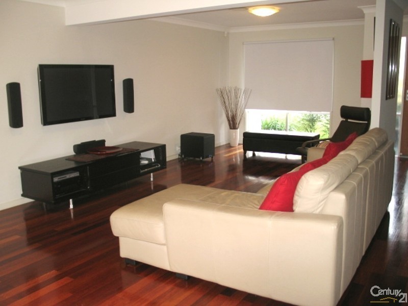 70 Tree Top Cct, Quakers Hill NSW 2763