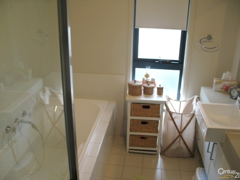 70 Tree Top Cct, Quakers Hill NSW 2763