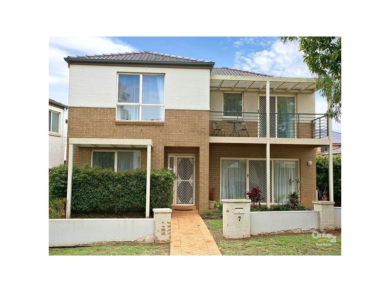 7 Roxburgh Cres, Stanhope Gardens NSW 2768