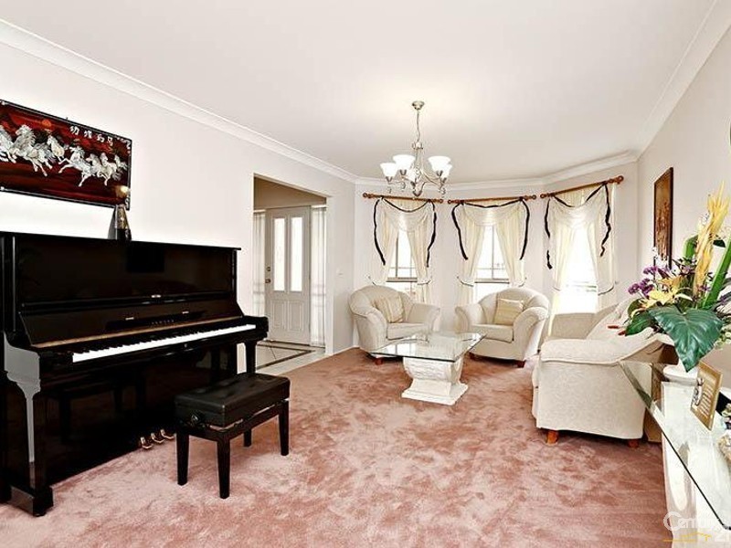 26 Martens Cct, Kellyville NSW 2155