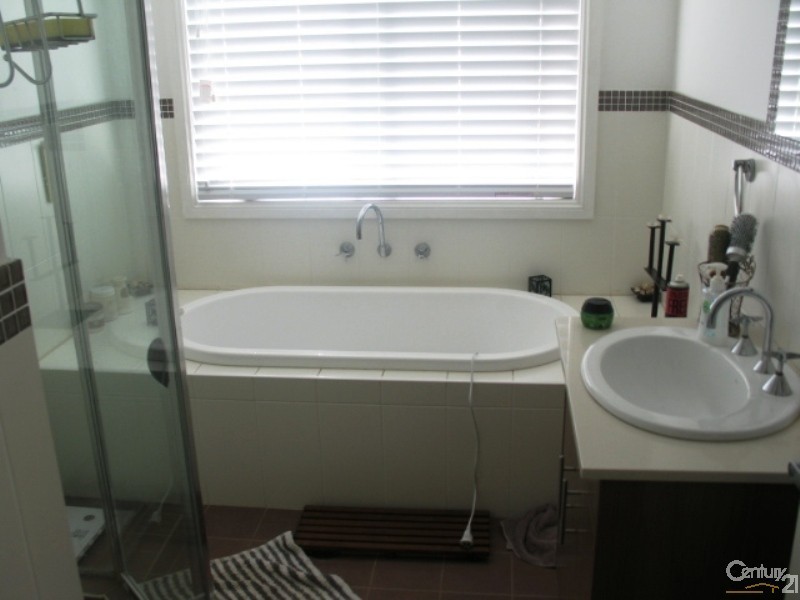28 Rebellion Cct, Beaumont Hills NSW 2155
