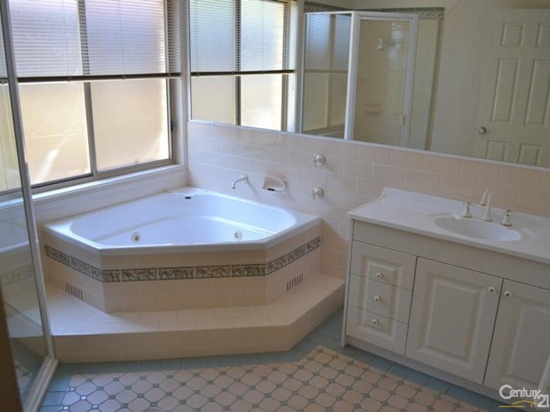 30 Carlisle Cres, Kellyville NSW 2155