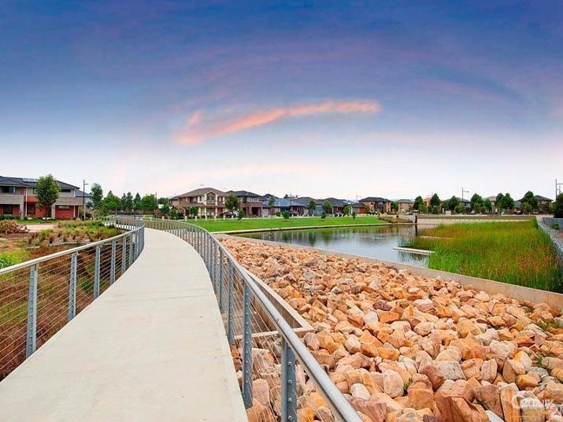 13 Meander Cres, The Ponds NSW 2769