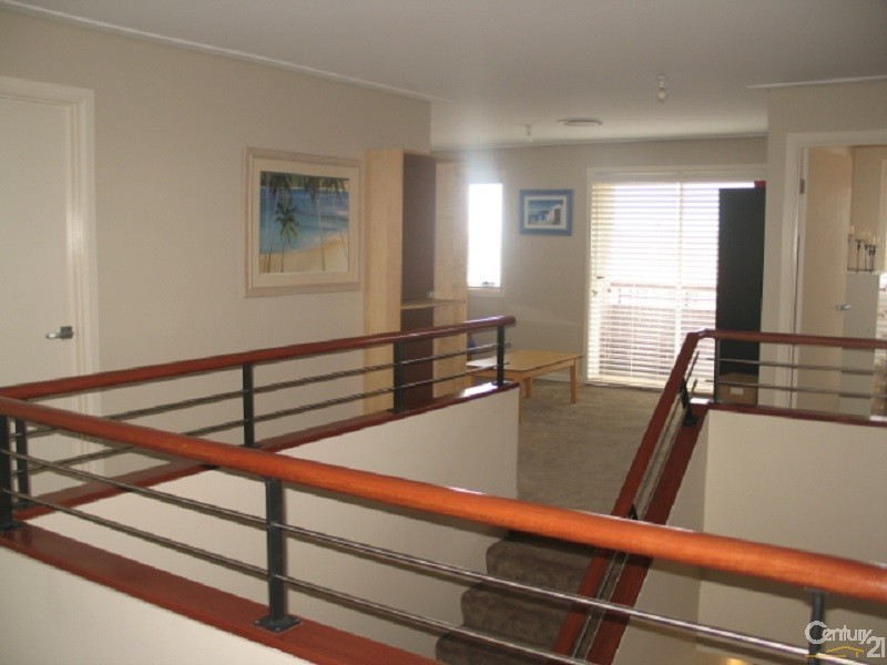 8 Chessington Tce, Beaumont Hills NSW 2155