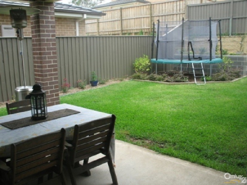 8 Chessington Tce, Beaumont Hills NSW 2155