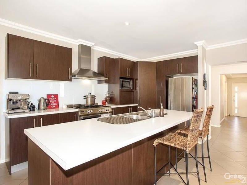 14 Honeyeater Cres, Beaumont Hills NSW 2155