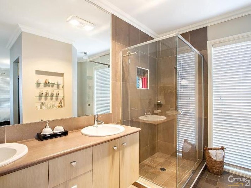 14 Honeyeater Cres, Beaumont Hills NSW 2155