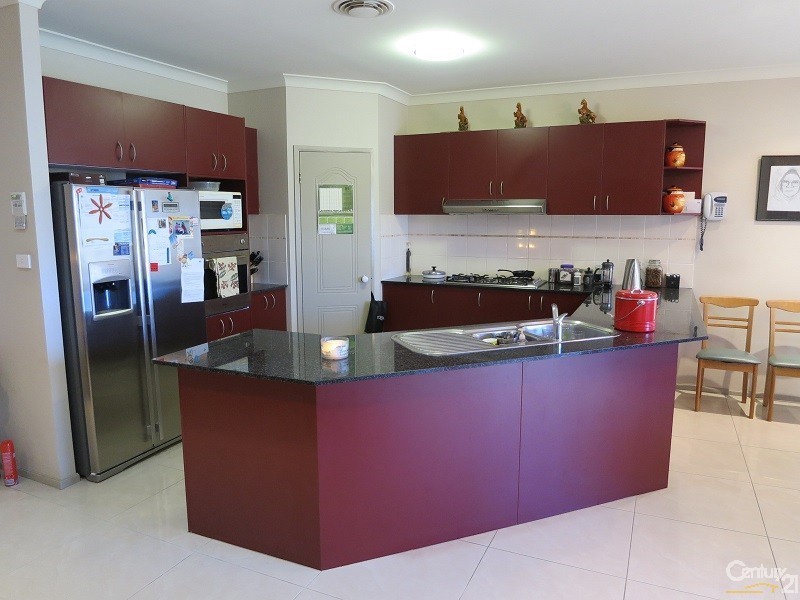27 Rebellion Cct, Beaumont Hills NSW 2155