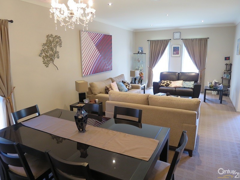 27 Rebellion Cct, Beaumont Hills NSW 2155