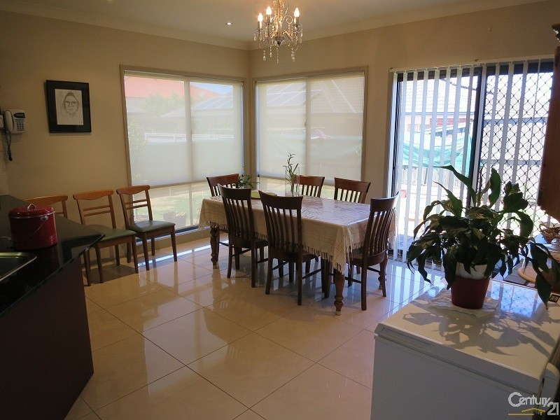 27 Rebellion Cct, Beaumont Hills NSW 2155