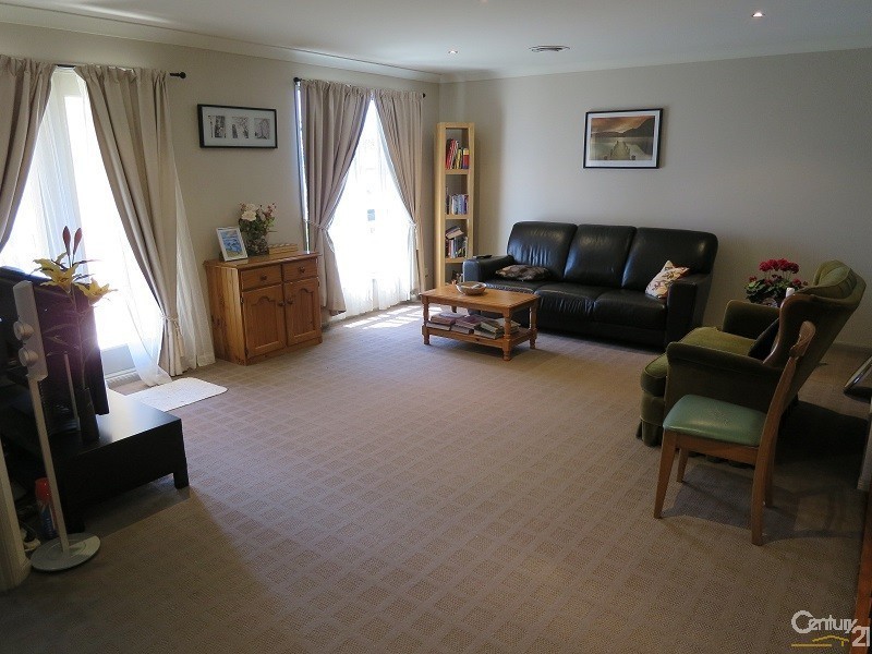 27 Rebellion Cct, Beaumont Hills NSW 2155