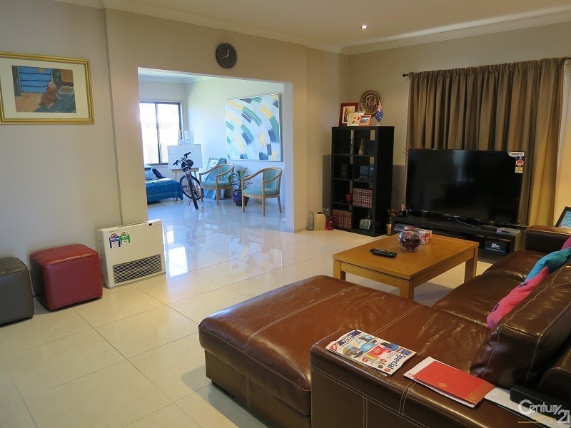 27 Rebellion Cct, Beaumont Hills NSW 2155