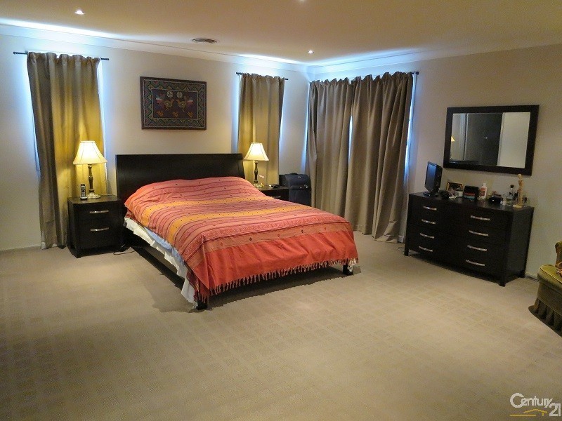 27 Rebellion Cct, Beaumont Hills NSW 2155