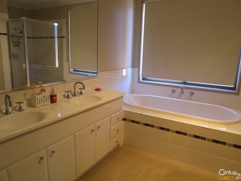 27 Rebellion Cct, Beaumont Hills NSW 2155