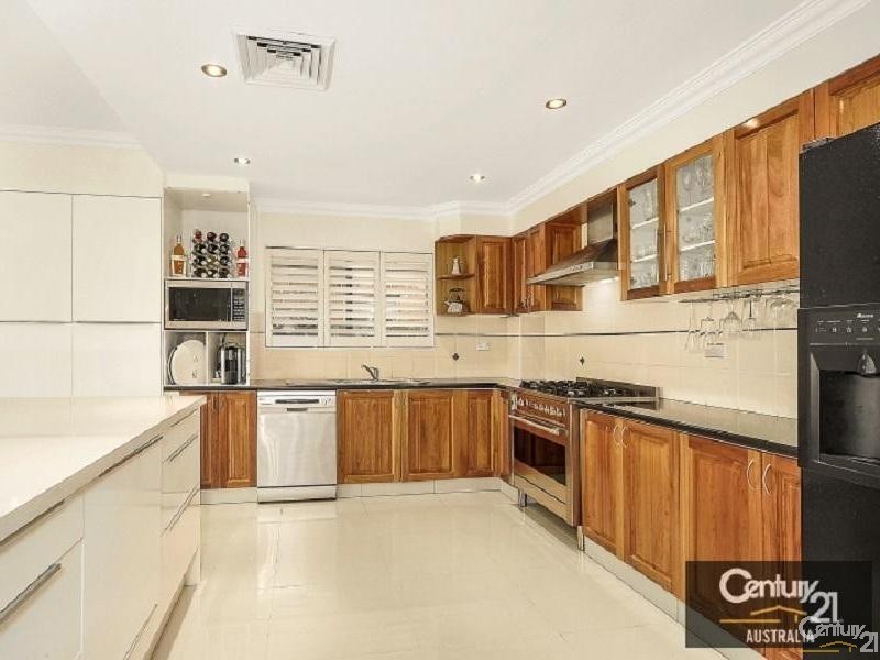 10 Drummond Rd, Beaumont Hills NSW 2155