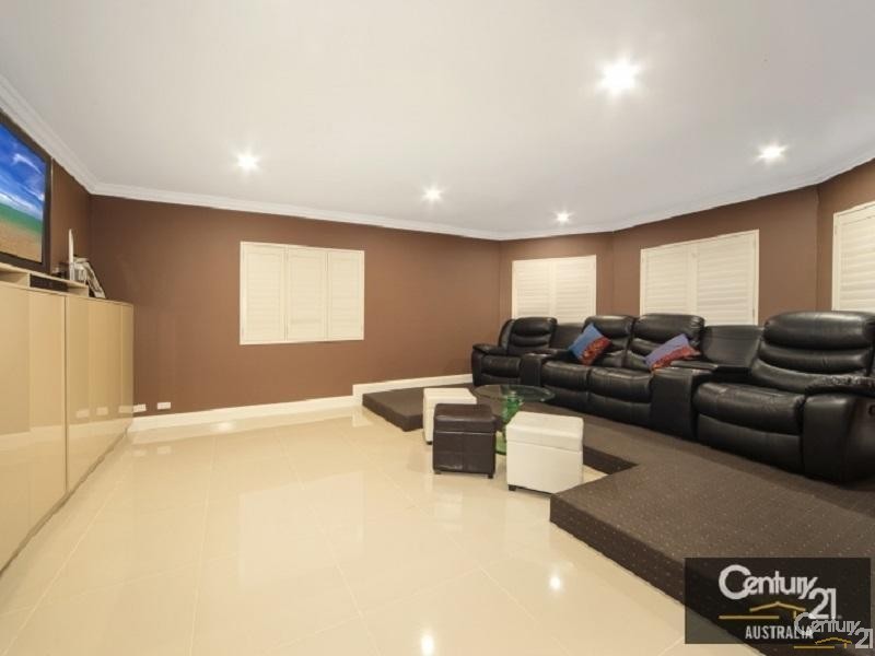 10 Drummond Rd, Beaumont Hills NSW 2155