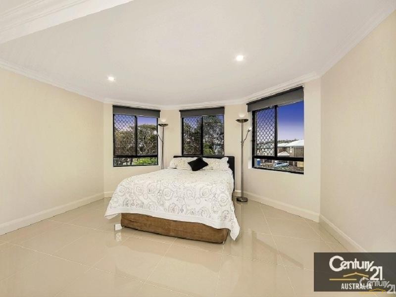 10 Drummond Rd, Beaumont Hills NSW 2155