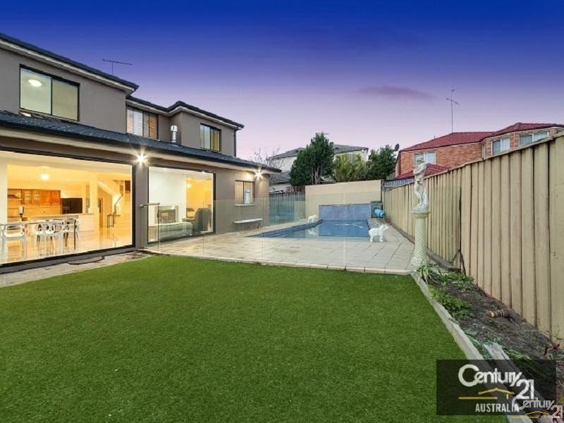 10 Drummond Rd, Beaumont Hills NSW 2155