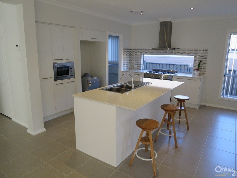 62 Cowper Ave, Quakers Hill NSW 2763