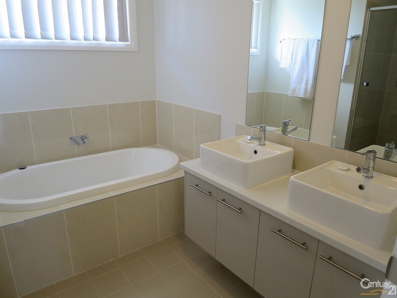 62 Cowper Ave, Quakers Hill NSW 2763